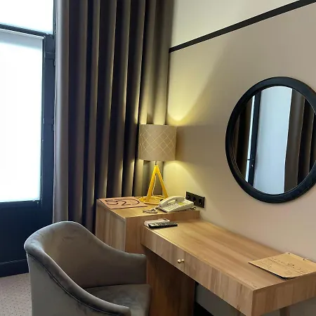 52 Otel 3*