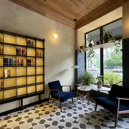 Hotel 52