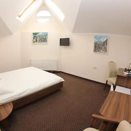 52 Hotel